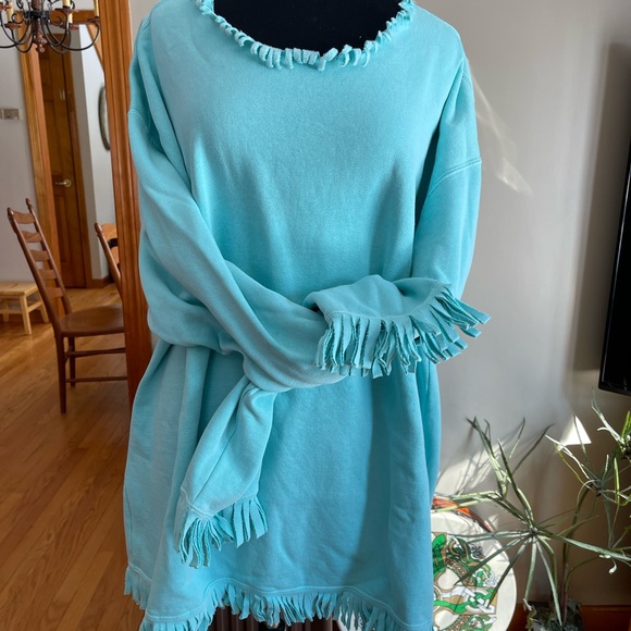 Sweatshirt beach coverup or just a great casual top - Picture 1 of 14